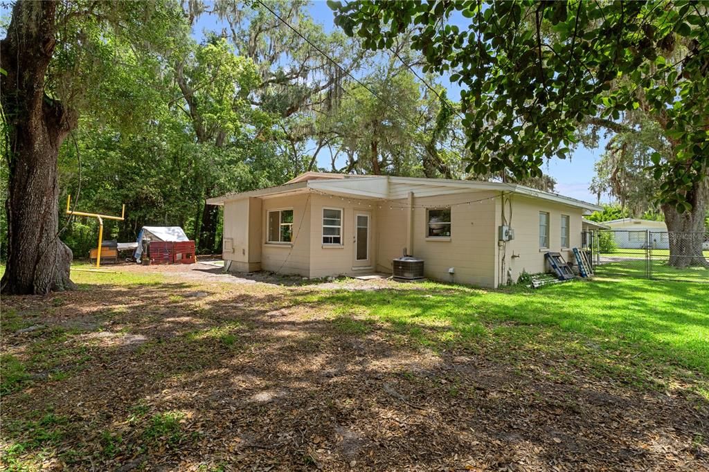 For Sale: $280,000 (3 beds, 2 baths, 1306 Square Feet)