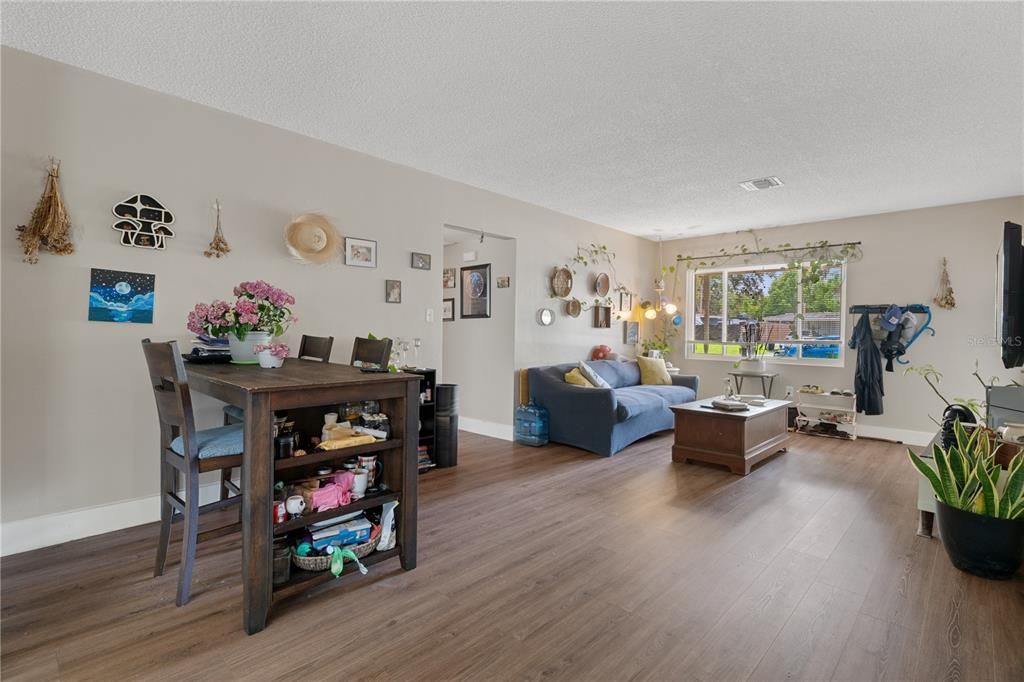 For Sale: $280,000 (3 beds, 2 baths, 1306 Square Feet)