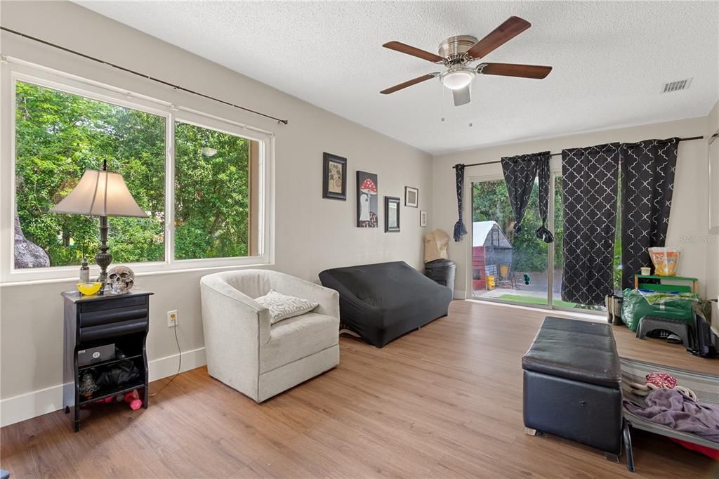 For Sale: $280,000 (3 beds, 2 baths, 1306 Square Feet)