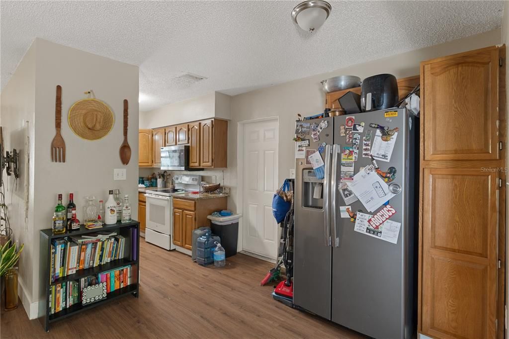 For Sale: $280,000 (3 beds, 2 baths, 1306 Square Feet)