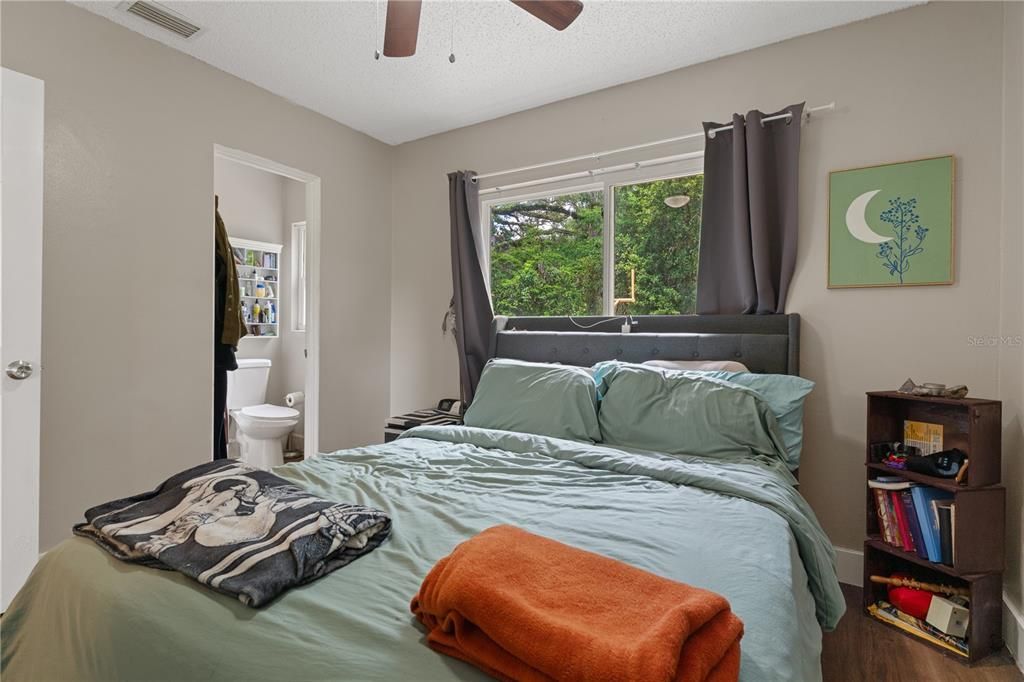 For Sale: $280,000 (3 beds, 2 baths, 1306 Square Feet)