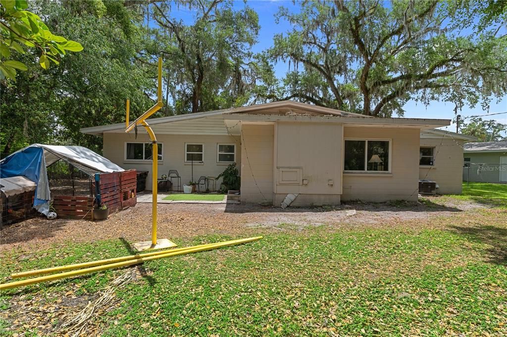 For Sale: $280,000 (3 beds, 2 baths, 1306 Square Feet)