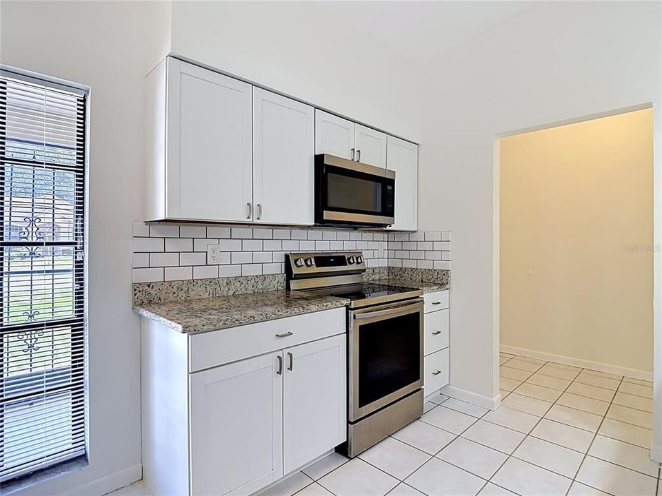 For Rent: $1,750 (2 beds, 1 baths, 930 Square Feet)