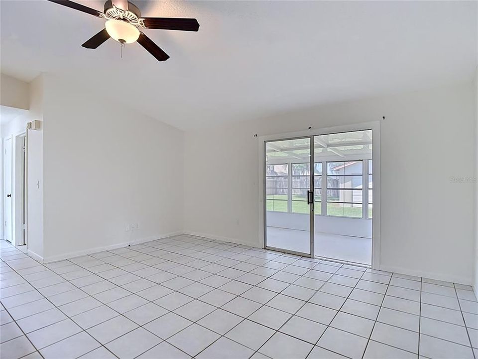 For Rent: $1,750 (2 beds, 1 baths, 930 Square Feet)