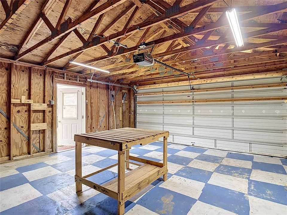 For Rent: $1,750 (2 beds, 1 baths, 930 Square Feet)
