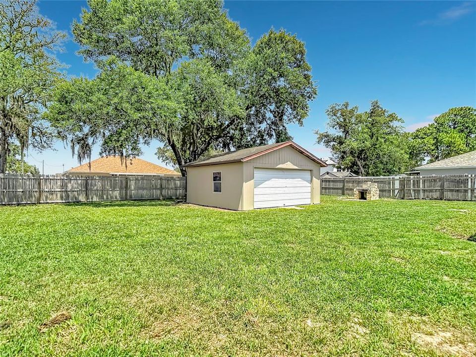 For Rent: $1,750 (2 beds, 1 baths, 930 Square Feet)