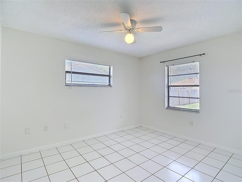 For Rent: $1,750 (2 beds, 1 baths, 930 Square Feet)