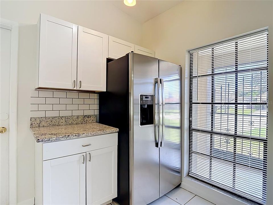 For Rent: $1,750 (2 beds, 1 baths, 930 Square Feet)