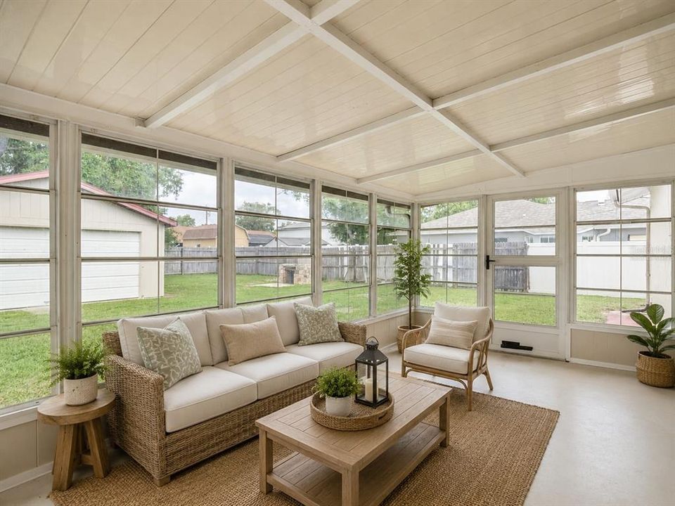 For Rent: $1,750 (2 beds, 1 baths, 930 Square Feet)