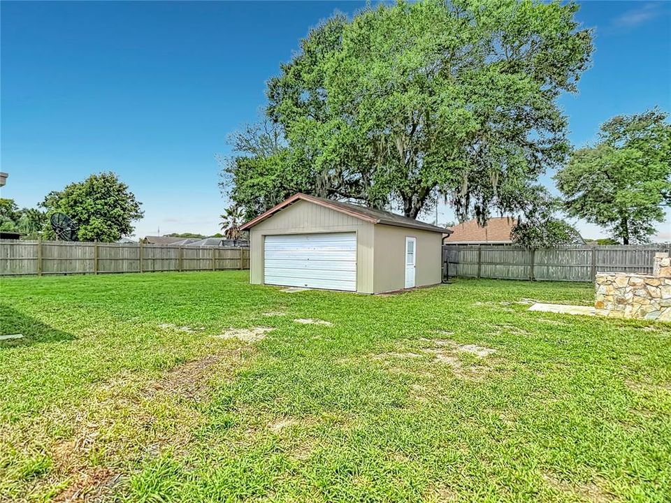 For Rent: $1,750 (2 beds, 1 baths, 930 Square Feet)