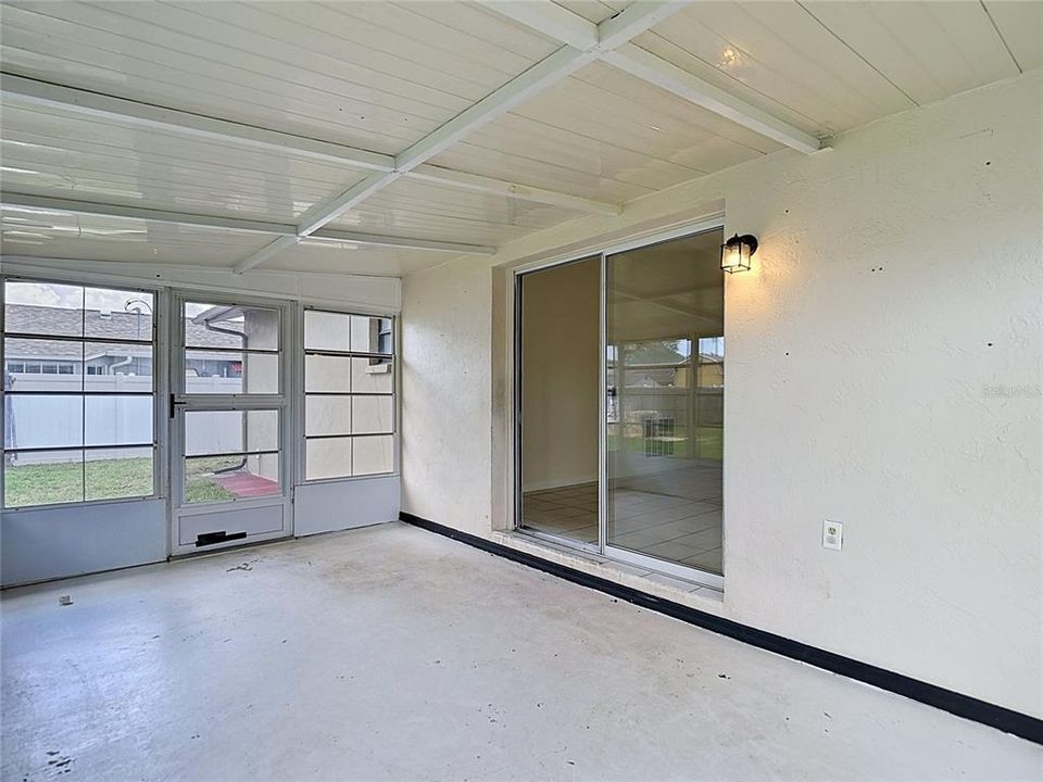 For Rent: $1,750 (2 beds, 1 baths, 930 Square Feet)