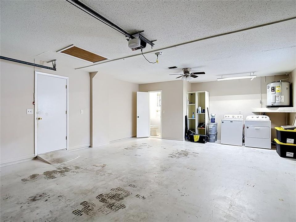 For Rent: $1,750 (2 beds, 1 baths, 930 Square Feet)