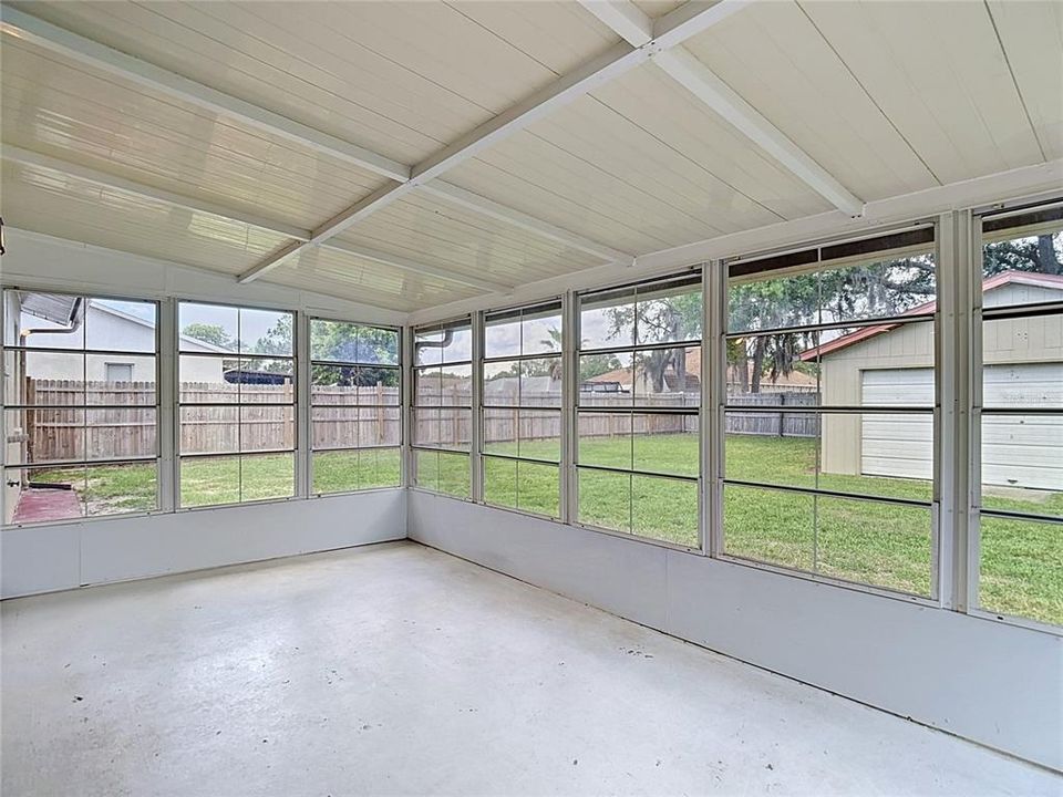 For Rent: $1,750 (2 beds, 1 baths, 930 Square Feet)