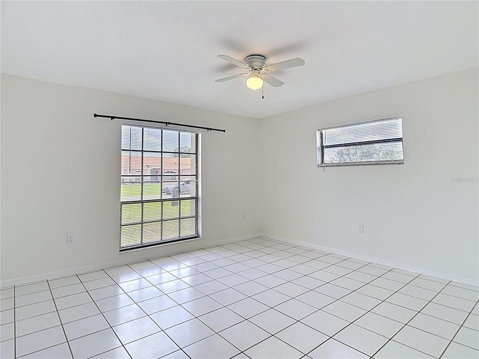 For Rent: $1,750 (2 beds, 1 baths, 930 Square Feet)