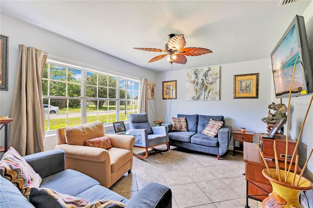 For Sale: $340,000 (3 beds, 1 baths, 1156 Square Feet)