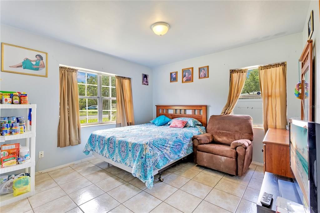 For Sale: $340,000 (3 beds, 1 baths, 1156 Square Feet)