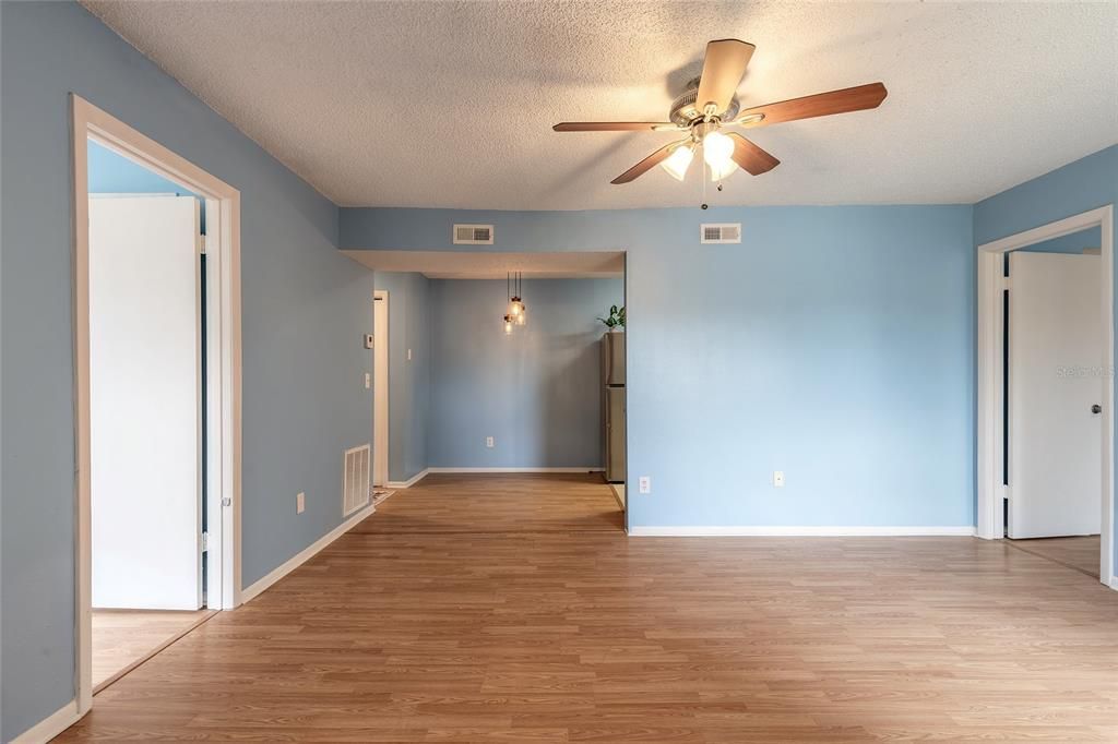 For Sale: $130,000 (2 beds, 2 baths, 833 Square Feet)