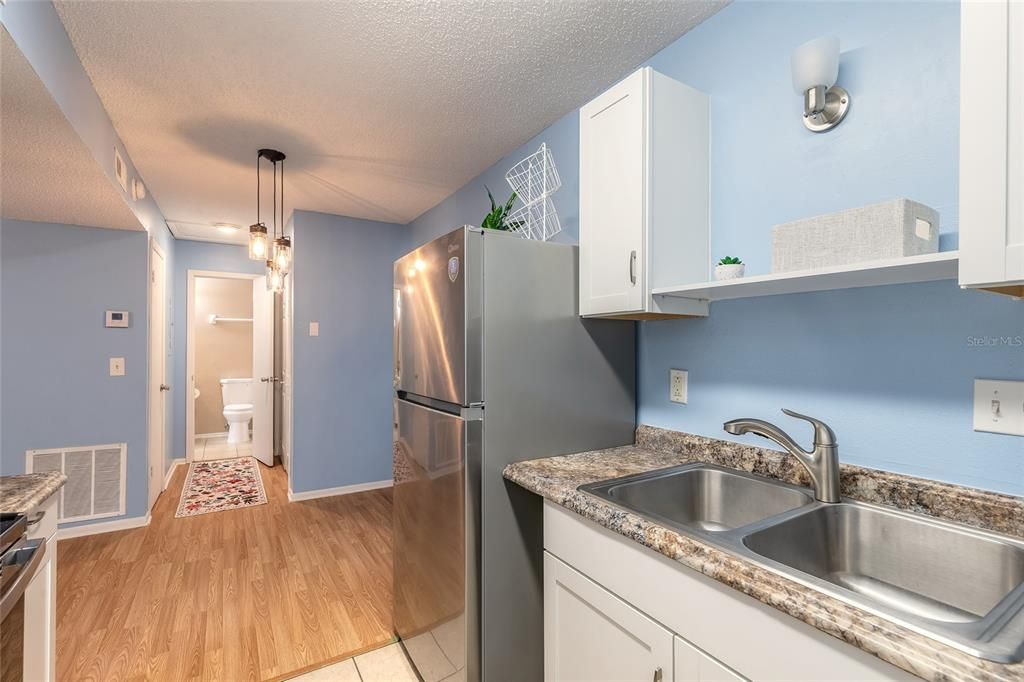 For Sale: $130,000 (2 beds, 2 baths, 833 Square Feet)