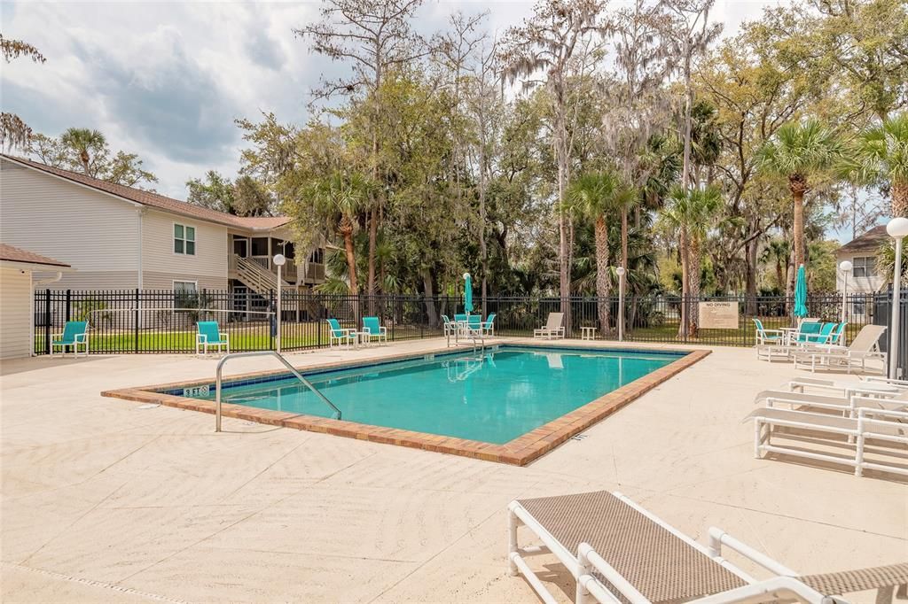 For Sale: $130,000 (2 beds, 2 baths, 833 Square Feet)