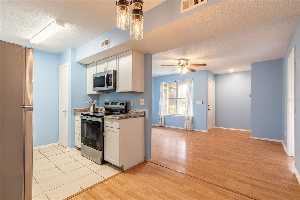 For Sale: $130,000 (2 beds, 2 baths, 833 Square Feet)