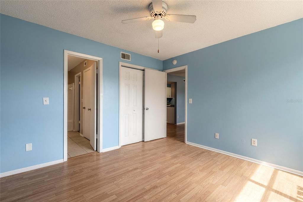 For Sale: $130,000 (2 beds, 2 baths, 833 Square Feet)