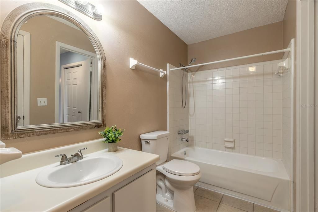 For Sale: $130,000 (2 beds, 2 baths, 833 Square Feet)