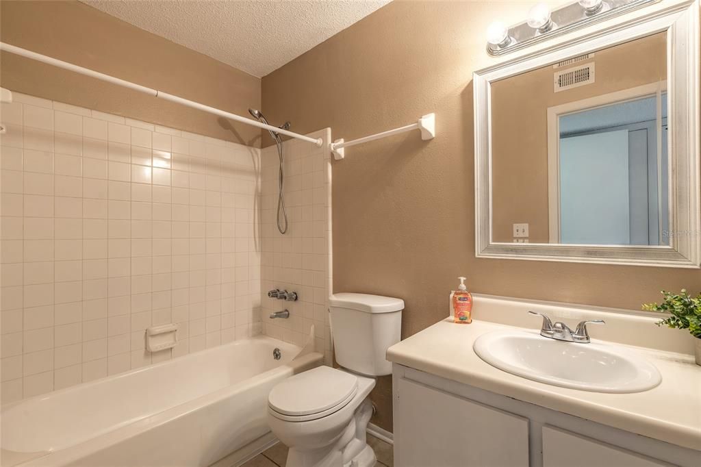 For Sale: $130,000 (2 beds, 2 baths, 833 Square Feet)