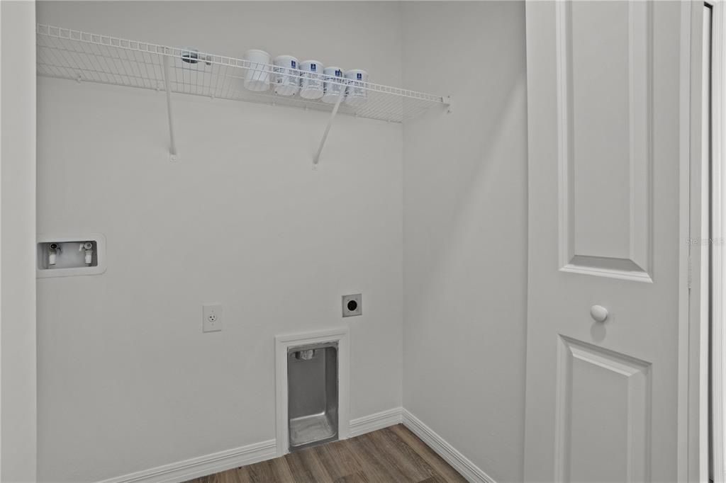 En Venta: $499,900 (6 camas, 0 baños, 2088 Pies cuadrados)