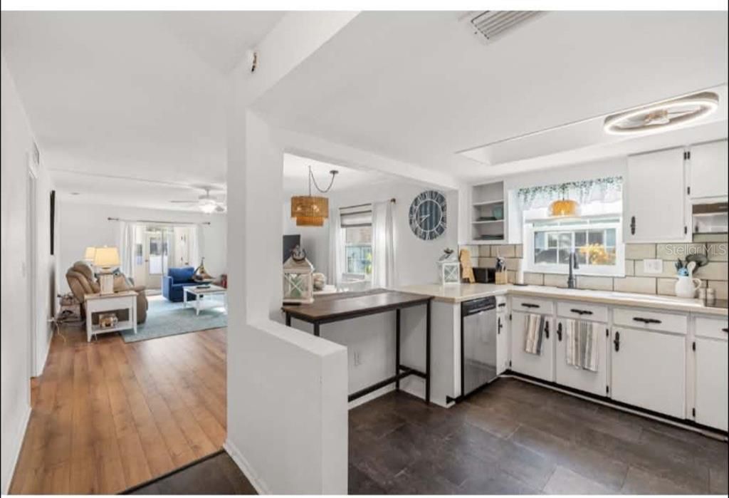 En Venta: $245,000 (2 camas, 2 baños, 1420 Pies cuadrados)