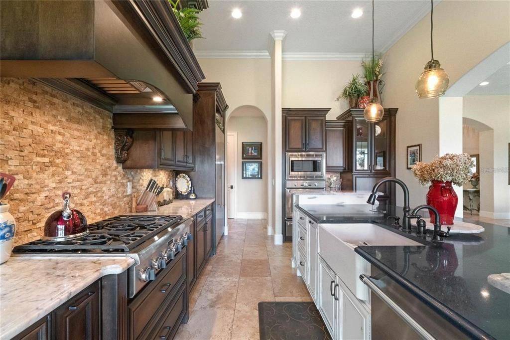 For Sale: $1,949,000 (4 beds, 2 baths, 3500 Square Feet)