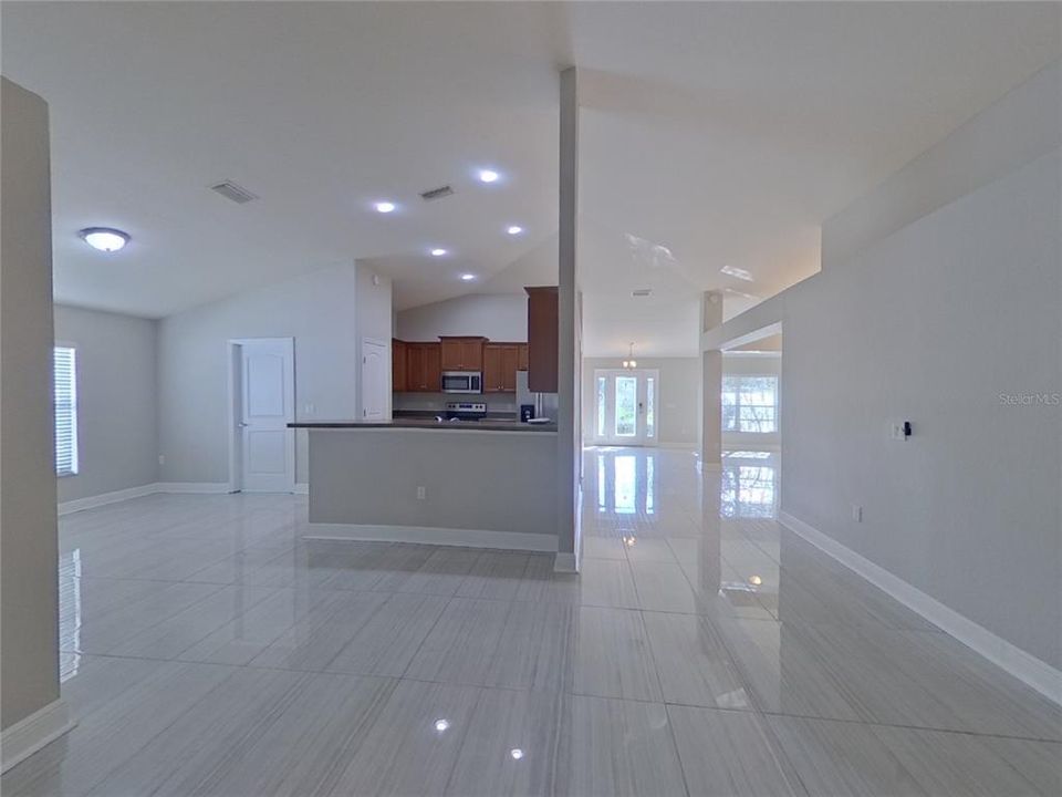 For Rent: $2,199 (3 beds, 2 baths, 2217 Square Feet)