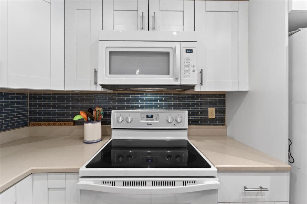 На продажу: $119,900 (2 спален, 2 ванн, 1073 Квадратных фут)
