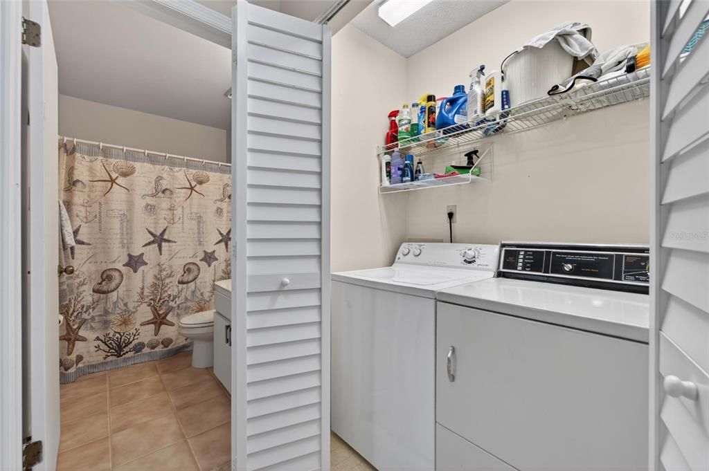 На продажу: $119,900 (2 спален, 2 ванн, 1073 Квадратных фут)