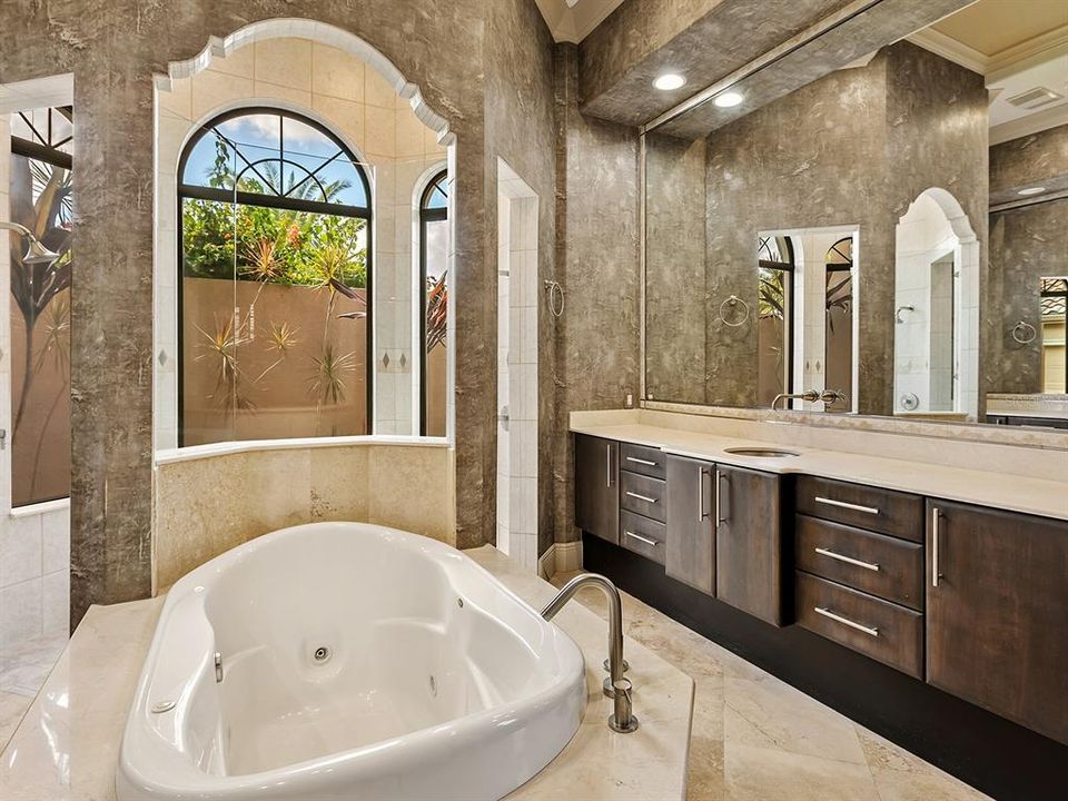 En Venta: $1,749,000 (4 camas, 3 baños, 3887 Pies cuadrados)