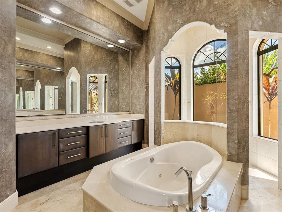 En Venta: $1,749,000 (4 camas, 3 baños, 3887 Pies cuadrados)