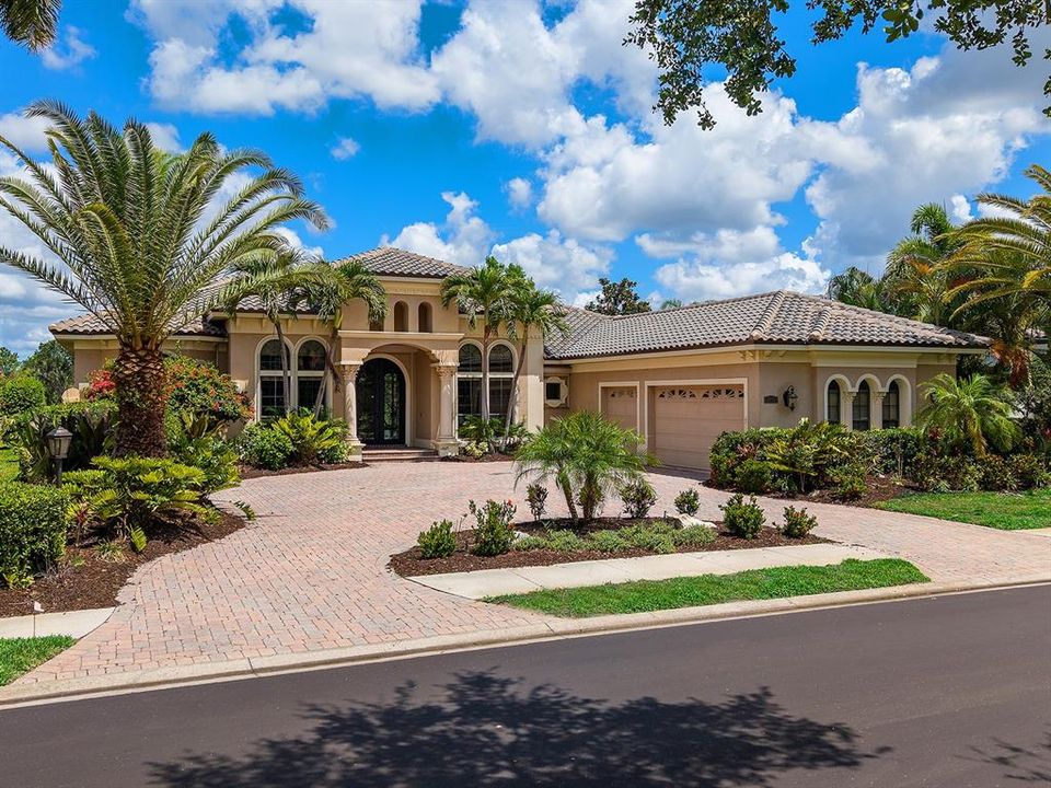 En Venta: $1,749,000 (4 camas, 3 baños, 3887 Pies cuadrados)
