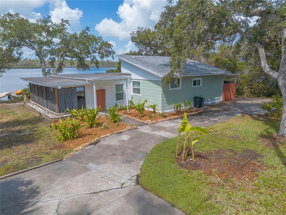 For Sale: $550,000 (1 beds, 1 baths, 1082 Square Feet)