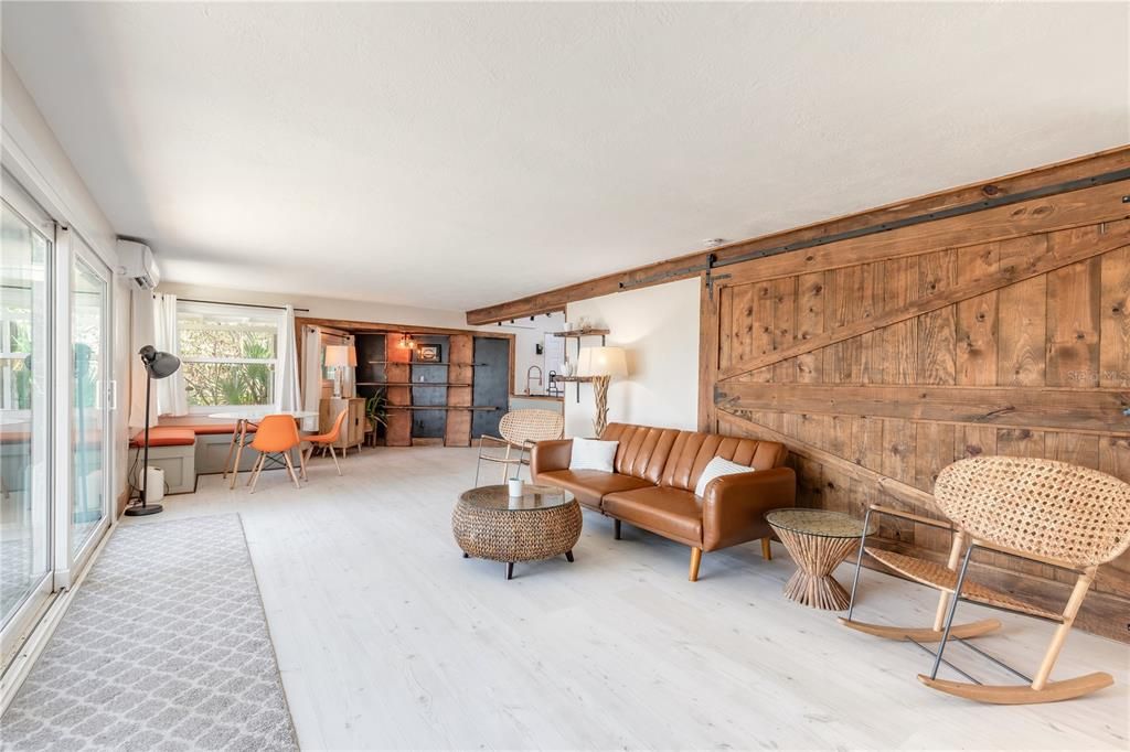 For Sale: $550,000 (1 beds, 1 baths, 1082 Square Feet)