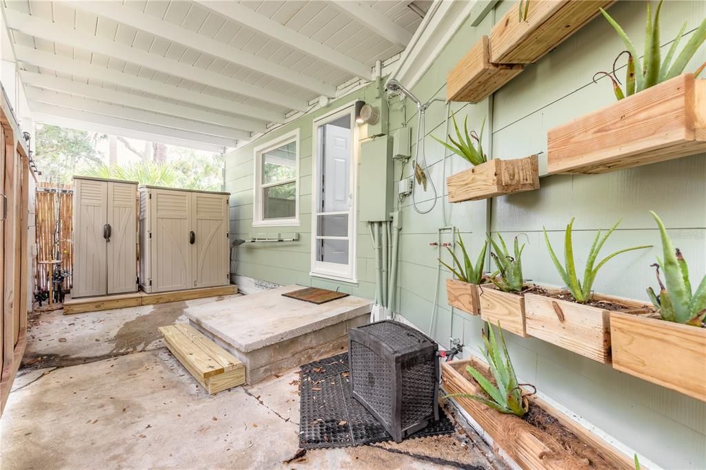 For Sale: $550,000 (1 beds, 1 baths, 1082 Square Feet)