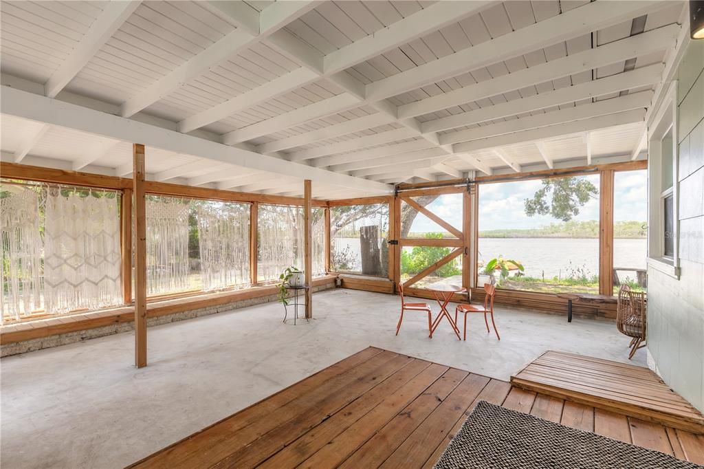 For Sale: $550,000 (1 beds, 1 baths, 1082 Square Feet)
