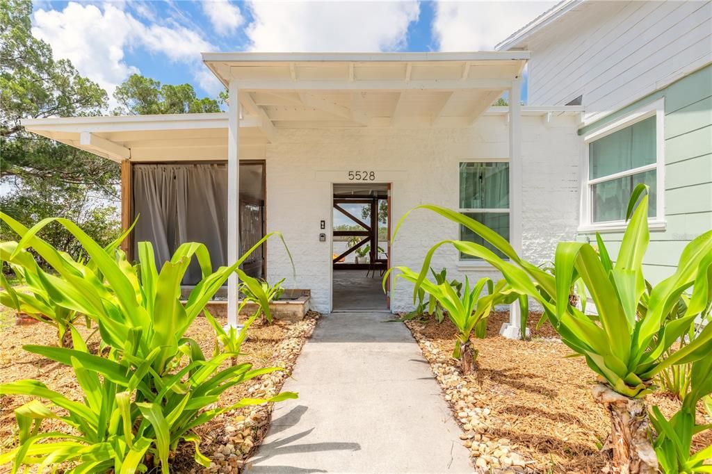 For Sale: $550,000 (1 beds, 1 baths, 1082 Square Feet)