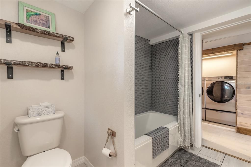 For Sale: $550,000 (1 beds, 1 baths, 1082 Square Feet)