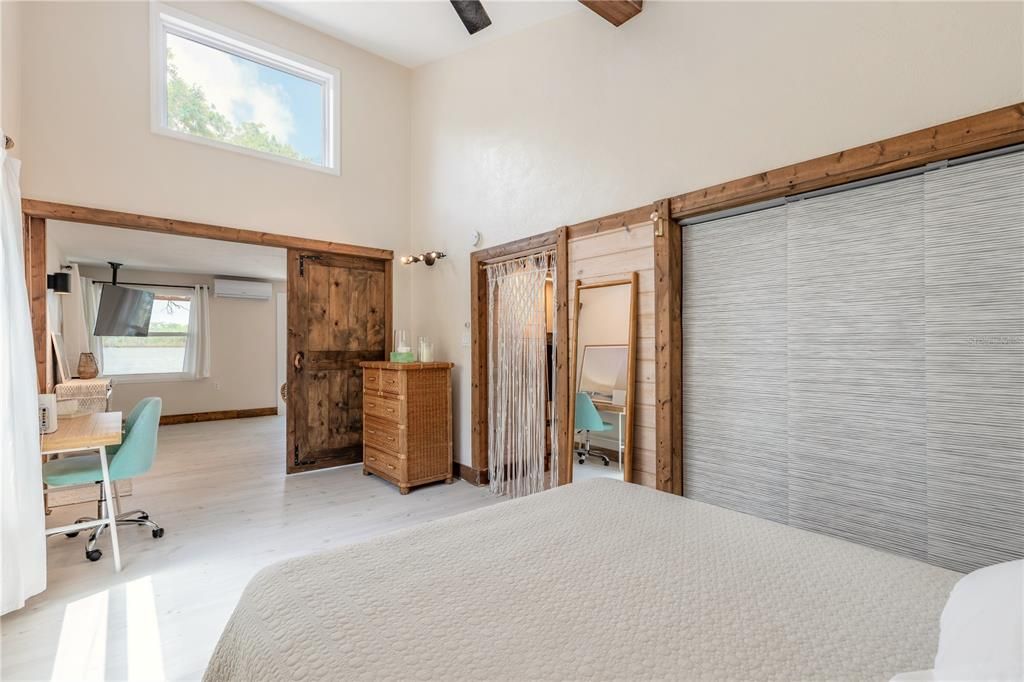 For Sale: $550,000 (1 beds, 1 baths, 1082 Square Feet)