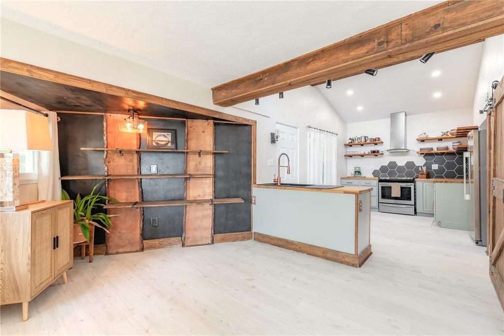 For Sale: $550,000 (1 beds, 1 baths, 1082 Square Feet)