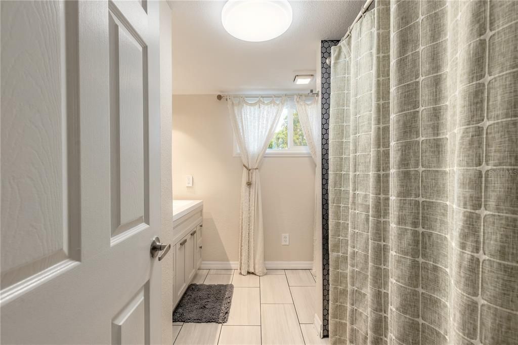 For Sale: $550,000 (1 beds, 1 baths, 1082 Square Feet)