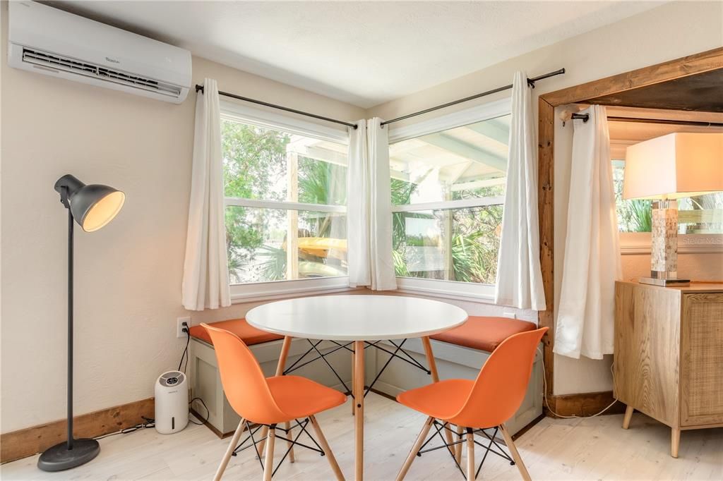 For Sale: $550,000 (1 beds, 1 baths, 1082 Square Feet)