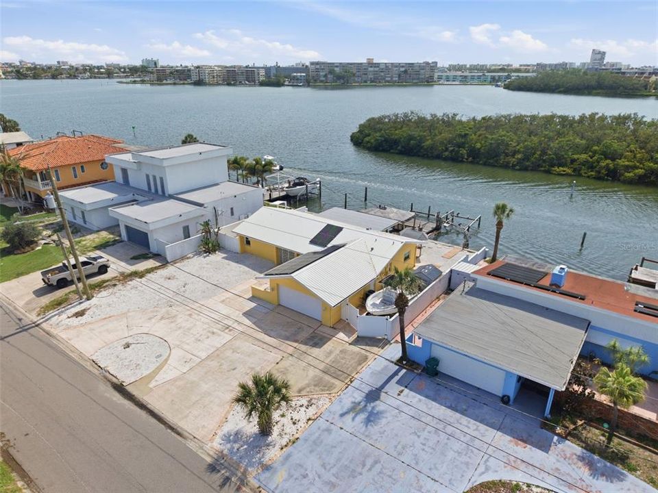 For Sale: $825,000 (2 beds, 2 baths, 1653 Square Feet)