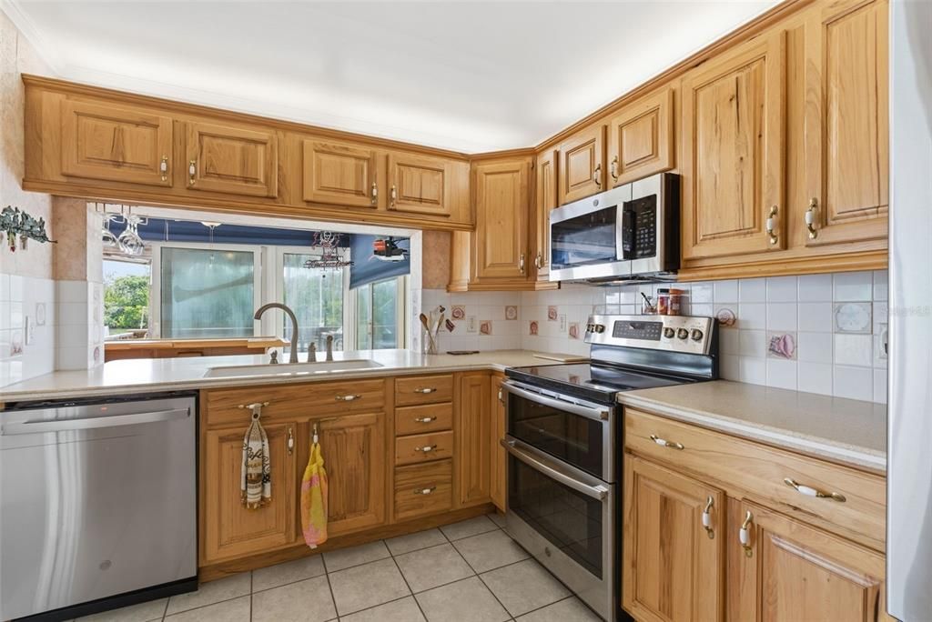 For Sale: $825,000 (2 beds, 2 baths, 1653 Square Feet)