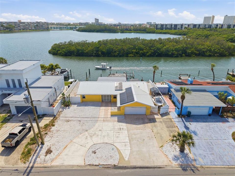 For Sale: $825,000 (2 beds, 2 baths, 1653 Square Feet)