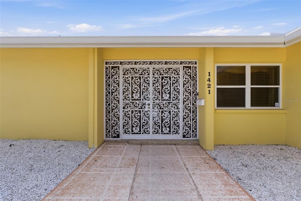 For Sale: $825,000 (2 beds, 2 baths, 1653 Square Feet)